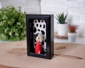 101 Dalmatians Cruella Disney Villains Wall Art Decor, Shadow Box Framed, Cruella De Vil Collectible Doll Figurine