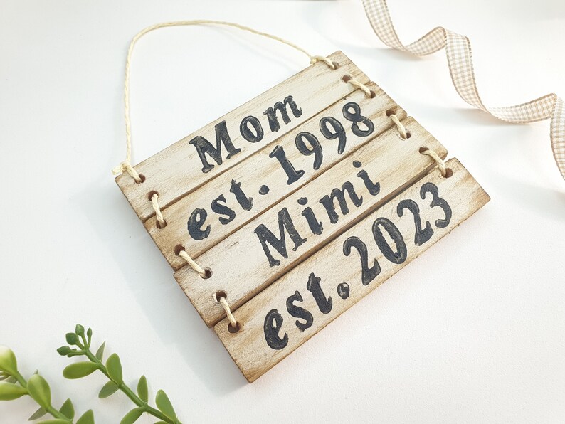 Cartel de madera de mamá y abuela, regalo del Día de la Madre para la abuela, decoración de granja moderna neutra, regalo personalizado de abuelos imagen 1