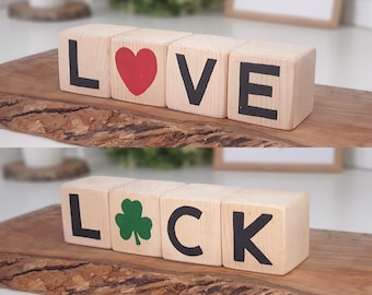 Love & Luck Wood Blocks, Tier Tray Decor, St. Patricks and Valentines Day Gift, Omkeerbaar houten bord