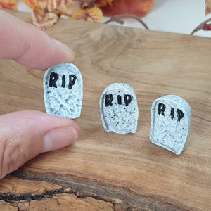 Miniature Tombstones, 3 Pieces Mini Grave Stones Halloween Dollhouse Accessory, Fairy Garden Cemetery, Polymer Clay Graveyard