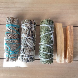 White Sage Alternative Spiritual Cleansing Sage Smudge Kit For New Home Protection Ritual, Blue Sage, Palo Santo, Cedar Smudge, Yerba Santa bild 2