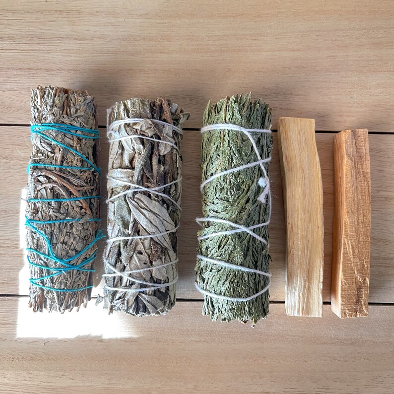 White Sage Alternative Spiritual Cleansing Sage Smudge Kit For New Home Protection Ritual, Blue Sage, Palo Santo, Cedar Smudge, Yerba Santa bild 2