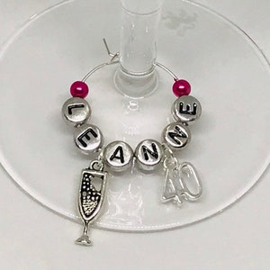 Dijes personalizados para copas de vino de cumpleaños con forma de copa de champán. Regalo, decoración de mesa o recuerdo de fiesta. 18, 21, 30, 40, 50, 60 y 70 años.
