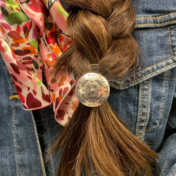The Ute Hair Concho Ponytail Holder hair tie