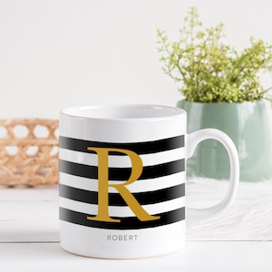Nombre taza de rayas con inicial / Regalo de Navidad para él o ella / Taza personalizada a rayas con un nombre / taza de café personalizada