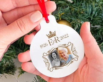 In Memory of Queen Elizabeth 1926-2022 Christmas Flat Metal Bauble / The Queen's Commemorative Keepsake / Memorial Remembrance tree decor