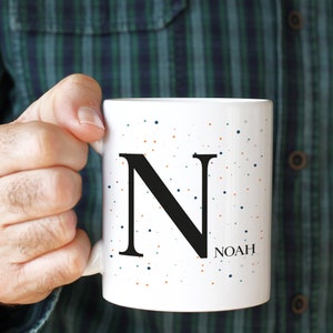 Taza personalizada de inicial y nombre / Regalo de cumpleaños de Navidad para él o ella / Regalo corporativo / Colega Amiga Hermana Hermano Taza de café