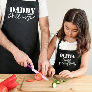 Matching grill master daddy and daughter aprons / Daddy&#39;s grilling buddy / Father&#39;s Day gift for dad / Cute Christmas Gift / Family apron