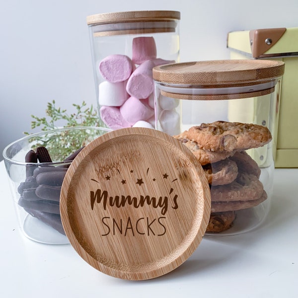 Gepersonaliseerde glazen pot met houten lasergegraveerde deksel / Mama's snacks / Nanny's lekkernijen / Zoet cadeau voor haar / Verjaardag Moederdag oma