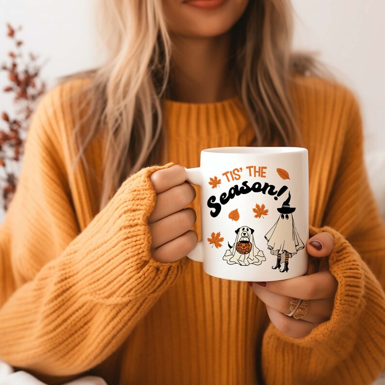 Taza de Halloween / Regalo espeluznante para ella / Perro fantasma llevando taza de café de calabaza / Regalo de Halloween / Dibujos animados retro / Vibraciones de otoño / Niño Niña imagen 4