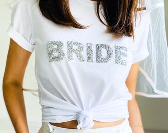 T-shirt de mariée avec lettres en strass scintillantes / Cadeau de fiançailles de douche nuptiale / Mariée à être chemise / Tee-shirt de mariage Mme / Fête de poule