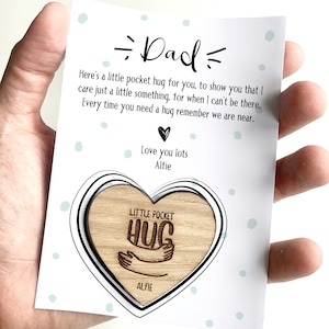 Vatertag Geschenk für Papa / Personalisierte kleine Tasche Umarmung Holz Herz Token / Vatertag Umarmungskarte Papa / Thinking of you Geschenk Papa