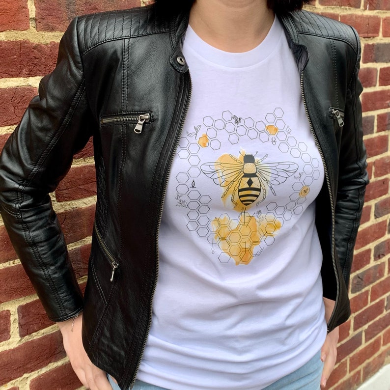 Bee t-shirt / Gift for women / Bee kind / Nature Tee / Vegan tshirt / Bumblebee trendy summer and spring concept imagem 6