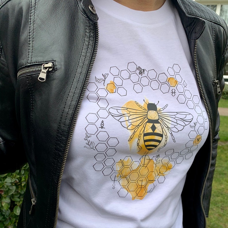 Bee t-shirt / Gift for women / Bee kind / Nature Tee / Vegan tshirt / Bumblebee trendy summer and spring concept imagem 5