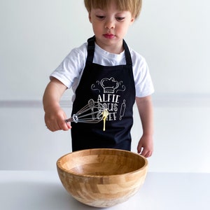 Cute matching apron with names / Personalised head chef sous chef / Father's Day Christmas Birthday gift for dad child / Daddy son daughter image 3