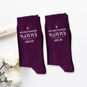 This is what an awesome nanny looks like cotton socks / Mother&#39;s Day Birthday gift for grandma / Christmas Nana sock / New Gran present idea
