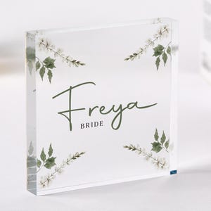 Gift for Bride Personalised Acrylic Plaque Wedding Name Sign Floral Keepsake Gift Bridal Party Table Decor Hen Party Keepsake Bride to be