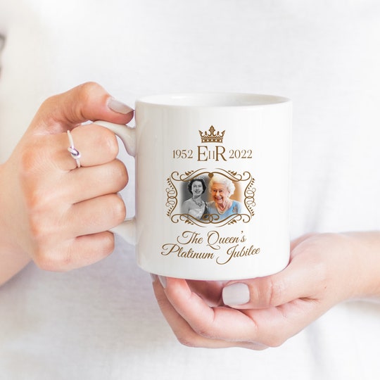 Disover Queen Elizabeth Platinum Jubilee 1952-2022 Mug