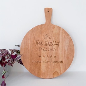 Personalised Engraved Pizza Paddle 45cm / With family name or name / Christmas Birthday Engagement Gift Custom Pizzeria Board / Pizza Plate
