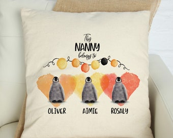 Deze Nanny behoort tot kussenhoes met namen van kleinkinderen / kleine pinguïns / gepersonaliseerde oma kerstcadeau / oma, oma aanwezig