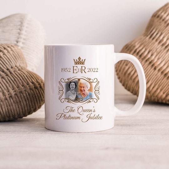 Disover Queen Elizabeth Platinum Jubilee 1952-2022 Mug