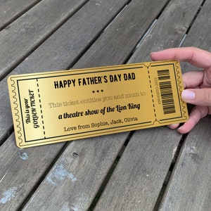 Boleto dorado personalizado para papá / Tarjeta de metal dorado / Día del padre Vale de regalo de cumpleaños de papá / Token de papá esposo Nuestro primer día de padres