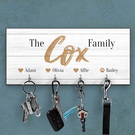 Personalised key ring holder for wall / Key hanger with the family name /  Pet paw print / Personalized housewarming gift