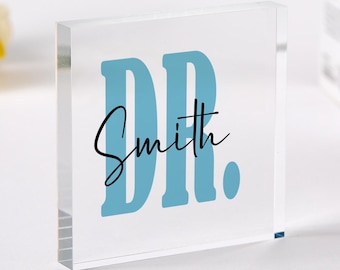 Benutzerdefinierte Doktorname Schreibtischschild Personalisierte Graduierung Dr. Danke Geschenk für die Abschlussfeier der neuen medizinischen Fakultät Andenken für Ihn Ihre Acrylplakette