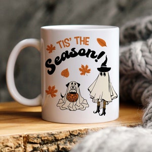 Taza de Halloween / Regalo espeluznante para ella / Perro fantasma llevando taza de café de calabaza / Regalo de Halloween / Dibujos animados retro / Vibraciones de otoño / Niño Niña imagen 3