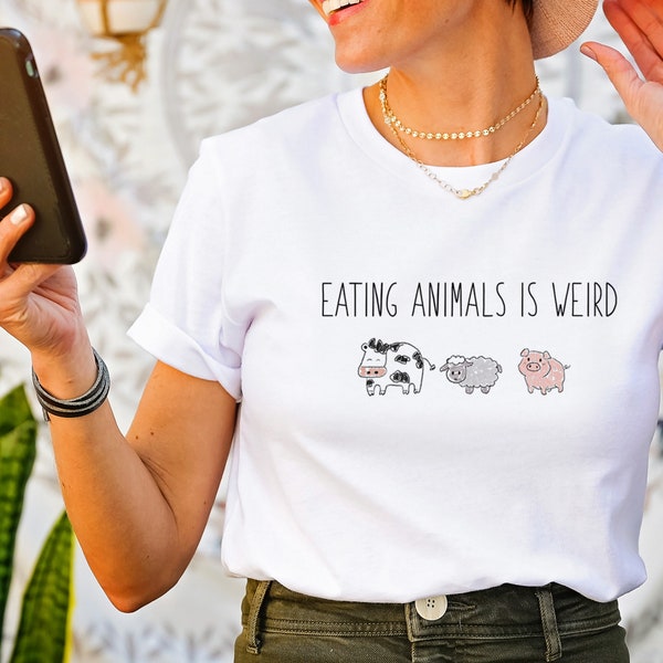 Vegan t-shirt / Eating animals is weird / Unisex size / Vegan gift / Cute vegan t-shirt / Vegetarian top / Veganuary friend birthday gift