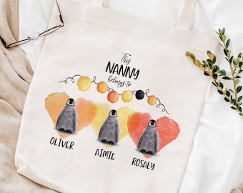 Personalisiert Diese Kindermädchen gehört zur Tragetasche mit Kindernamen / Geschenk für Nanny / Süßes Pinguin Design / Nanny, Oma, nana, mimmy