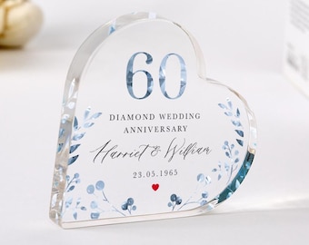 Gepersonaliseerde 60e huwelijksverjaardag cadeau diamanten verjaardag hartvormig acryl plaquette aangepaste aandenken namen en datum elegante blauwe bloemen
