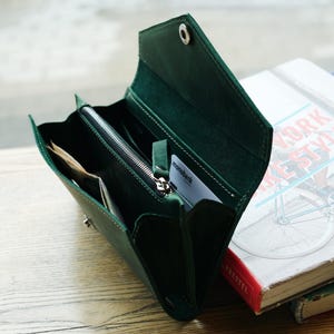 Cartera de cuero verde, billetera de cuero hecha a mano, monedero de cuero verde, billetera verde esmeralda para mujer, monedero para tarjetas de crédito Cartera con botones