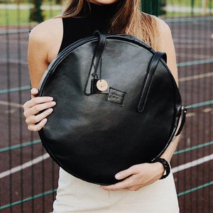 Round leather bag,Black leather bag, simple bag, handmade leather bag, elegant bag, round bag, bag shoulder, shoulder bag, everyday bag