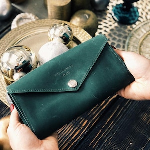 Green leather wallet | Handmade leather pocketbook | Green leather purse | Womens emerald green wallet | Credit card purse,  Button Wallet