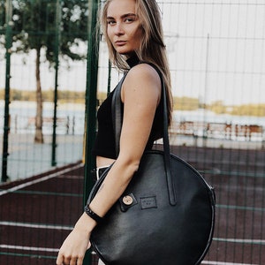 Shoulder bag, Round leather bag, Eeryday bag Tote bag, Leather laptop bag, leather messenger bag, Handmade leather bag, Elegant bag