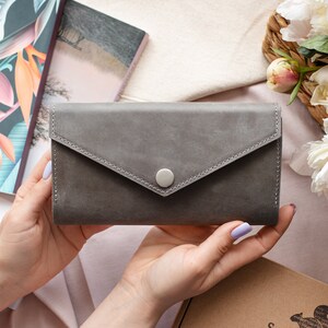 Green leather wallet | Handmade leather pocketbook | Green leather purse | Womens emerald green wallet | Credit card purse,  Button Wallet