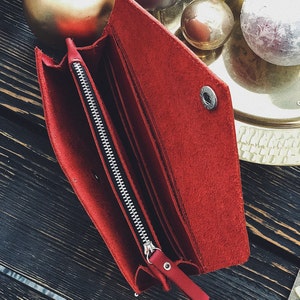 rGreen leather wallet | Handmade leather pocketbook | Green leather purse | Womens emerald green wallet | Credit card purse,  Button Wallet