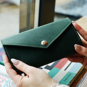 Personalized Cowhide Leather Slim Wallet: Women&#39;s Zipper Purse