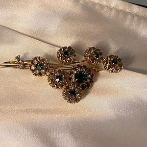 Beautiful gold and green flower brooch vintage