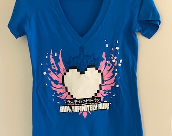May include: A blue v-neck t-shirt with a pink and white pixelated heart design and the text "Run, Definitely Run!" in black. The text "ラン, デフィニトリー ラン" is also included in Japanese.