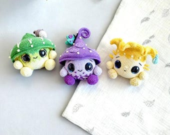 Cogumelos de crochê feitos à mão - Conjunto de 3 - Amigurumi de cogumelo divertido - Brinquedo macio de 10 cm - Alça para chaveiro opcional