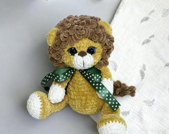 Leãozinho de crochê feito à mão em amigurumi, decoração para quarto de bebê com tema safari, bichinho de pelúcia macio