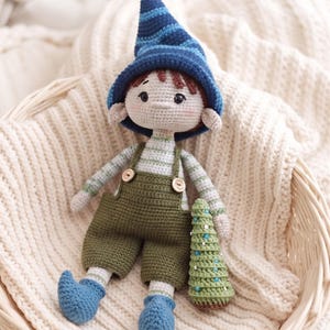 Elfe en crochet amigurumi, jouet fini, poupée fée avec arbre, décoration intérieure faite main