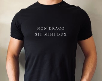 Non Draco Sit Mihi Dux T-shirt unisex - Nero e Grigio