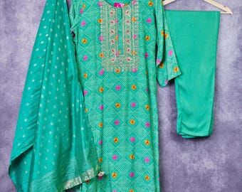 Green Muslin Kurti Set: Elegant Indian Cotton Outfit