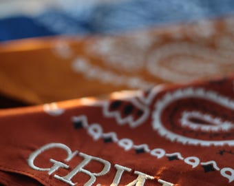 Broderad bandana med namn | Personlig västerländsk bandana | Monogrambandana | Brudtärne- och festgåva