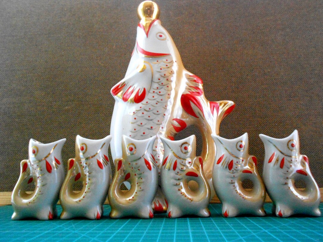 FISH DECANTER With 6 Shot Glasses Pitcher Carafe Jug / Vintage