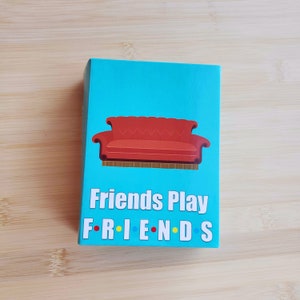 Amigos Jugar Amigos - REDESIGNADO - CAJA Y IMPRIMIR - 180 Card Expansion Pack - Copia Física con Caja