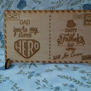 Presente personalizado de madeira real para o Dia dos Pais, lembrança de Dia dos Pais em estilo cartão postal de madeira, designs especiais feitos sob encomenda, exclusivo com suporte